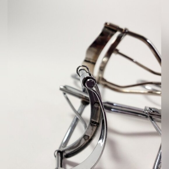 Three Different Eyelash Curlers All Three A Set - Picture 6 of 10